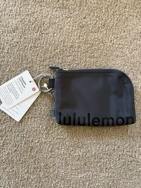 Lululemon Clippable card pouch NWT sold out color OLBL/BKNT